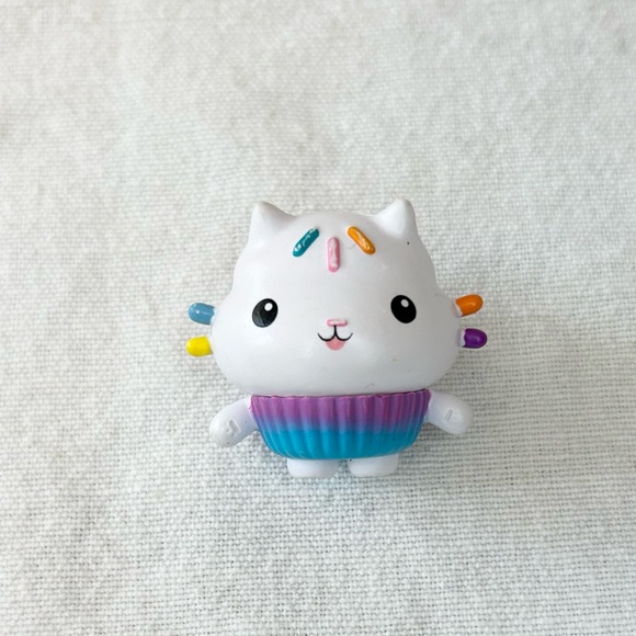 Dreamwork's Gabby's Dollhouse - Cakey Cat Mini Figure 1.5 Inch - Picture 6 of 10